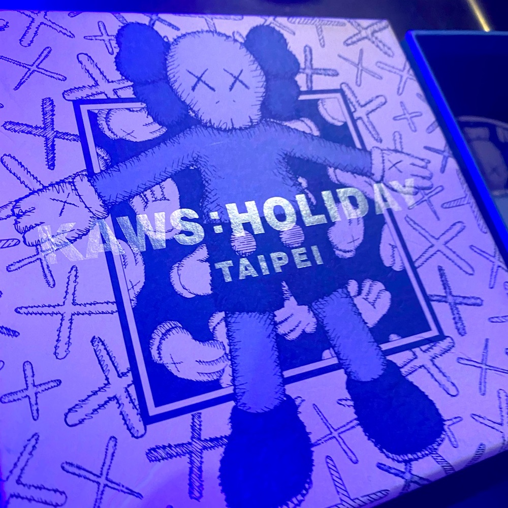 Kaws Holiday: Taipei / Ceramic Plate Set